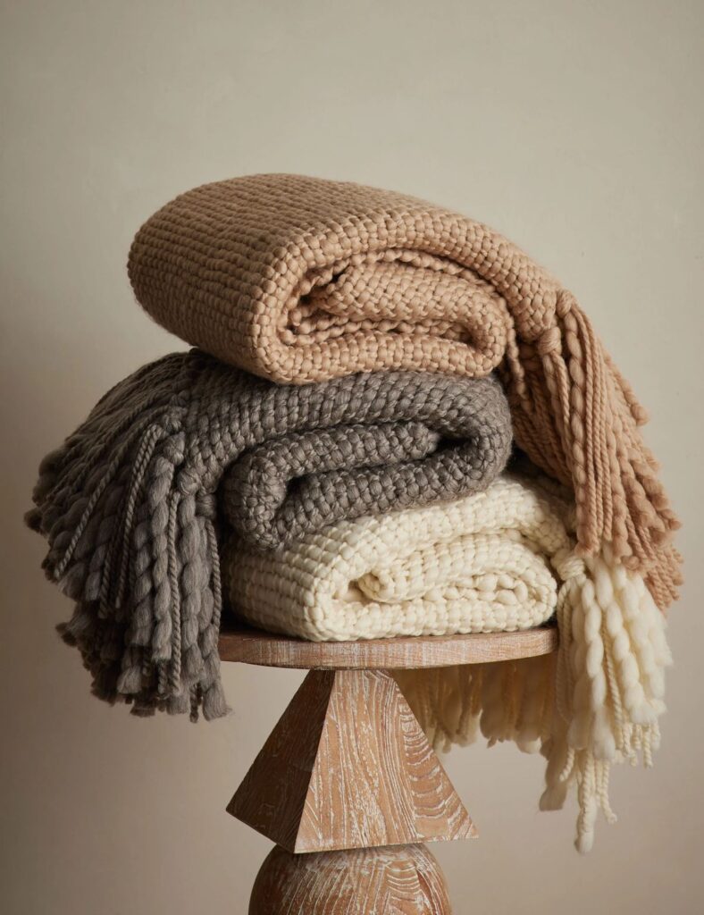 Cozy Fall Decor Ideas for Apartments: Warm & Inviting Touches for the Season 5 27ce0b6fb0ee2706a3513dace10f4c66