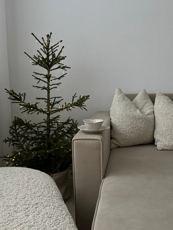 Elegant minimalist living room with holiday decor and warm ambiance.
