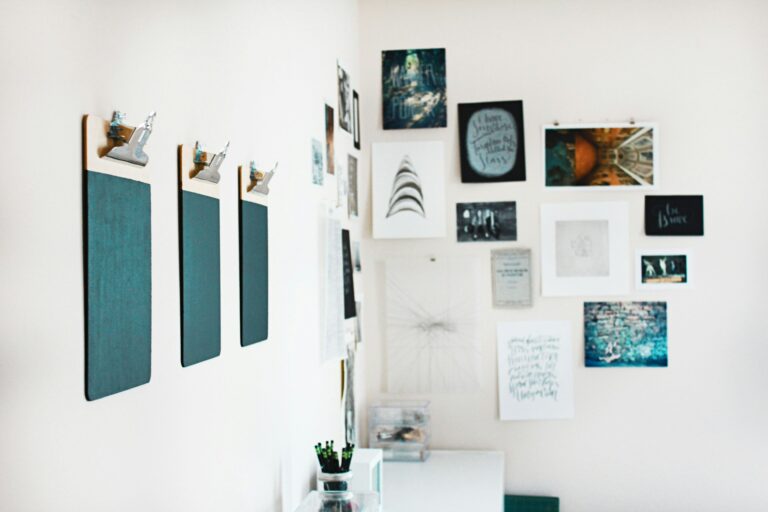 3 Easy DIY Ideas to Transform Empty White Bedroom Walls on a Lazy Weekend